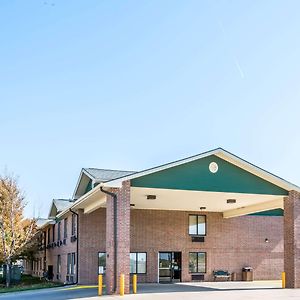 Super 8 By Wyndham Salina I-70